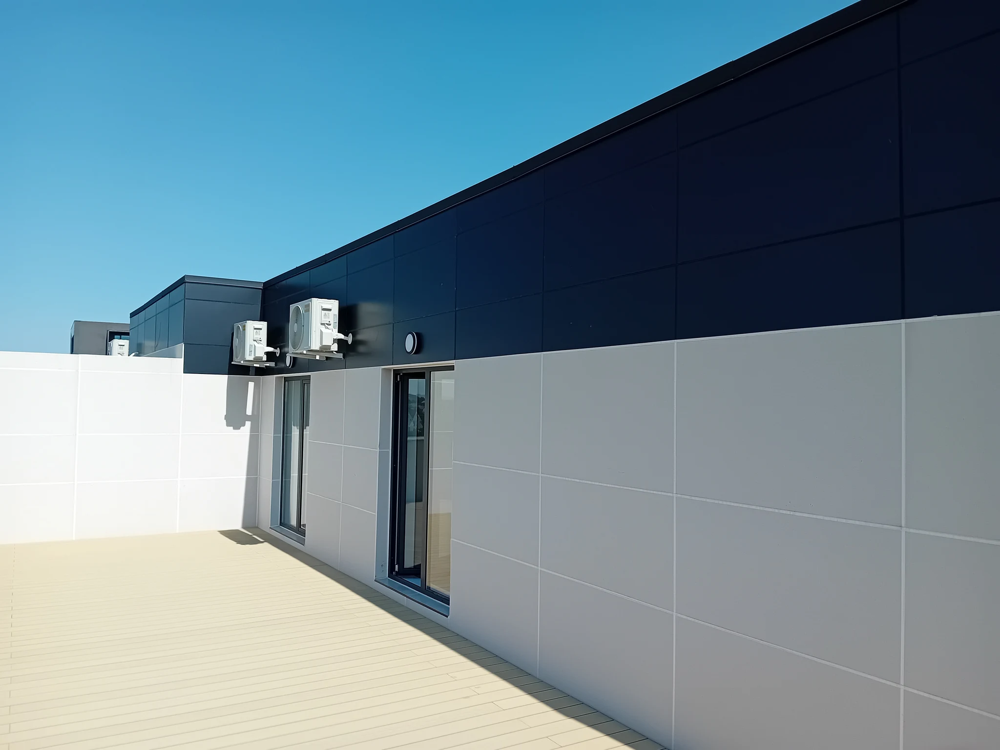 White and anthracite NEX Thermo panels installed on a building façade